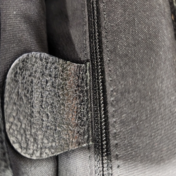 Gucci Black Leather Shoulder Bag - Picture 9 of 15